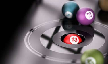 Formula 1 bonus feature screen showing free spins and multiplier on slot mpo500