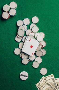 Hood vs Wolf mobile interface on slot mpo500 showing optimized betting layout for phones
